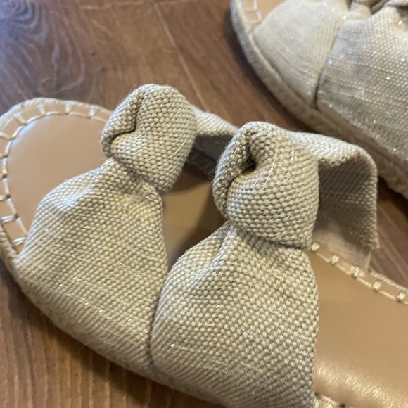 Miriam Sandal - Size 7 - Picture 3 of 7